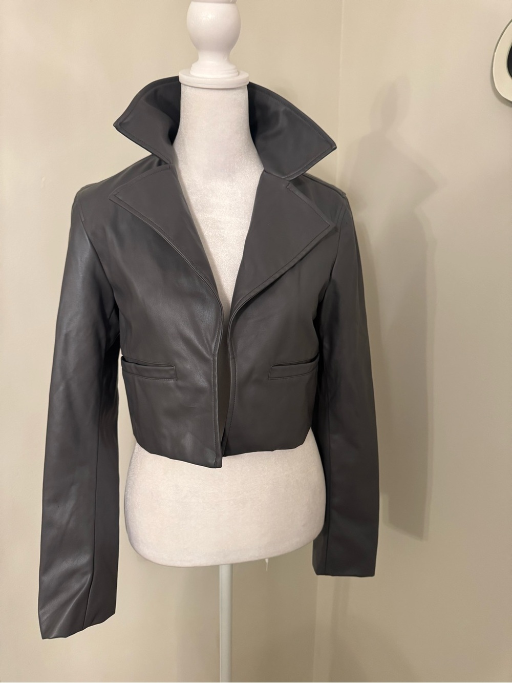 Cropped Women's fauxLeather Jacket - Charcoal Gray